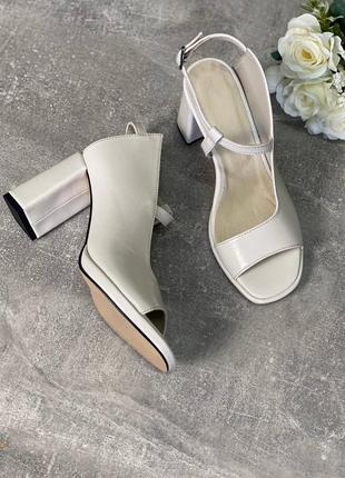 Шкіряні оригінальні босоніжки на підборах,36-40