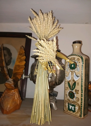 Лялька без голови з головою з пшениці