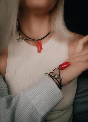 Шкіряний браслет чокер з червоним коралом, сучасні українські прикраси4 фото