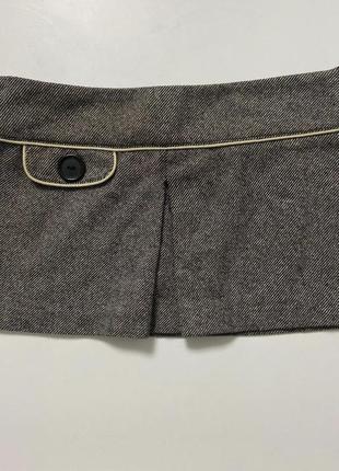 Сіра мініспідниця