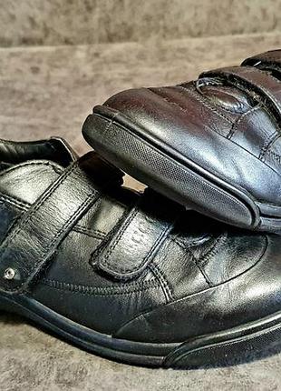 Кожаные туфли для школьника ecco