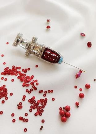 Брошь для косметолога