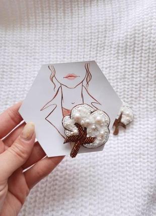 Брошь хлопок