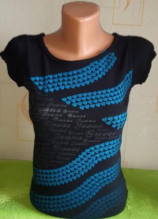 Брендова чорна футболка в принті сердечка guess, made in guatemala