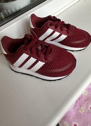 Кроссовки adidas оригинал1 фото