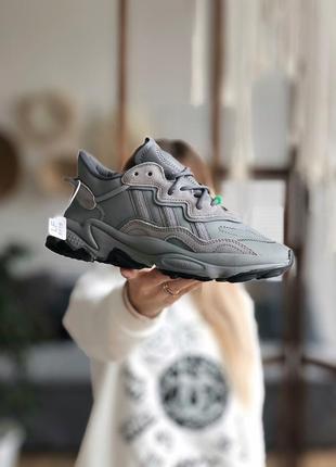 Крутые женские кроссовки adidas ozweego серые