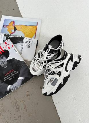 Женские кроссовки