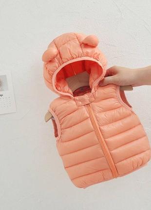 Демисезонная жилетка для девочки