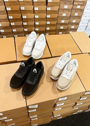 Классные повседневные кожаные замшевые кроссовки черные белые серые бежевые