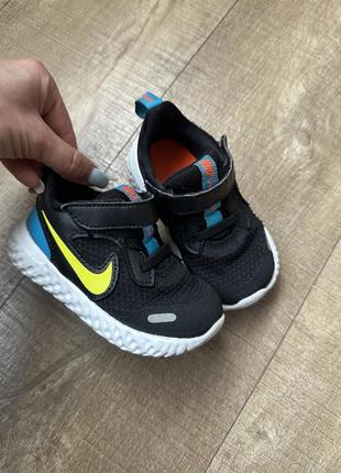 Кроссовки nike 22р