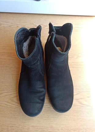 Чорні чобітки на зиму із замші
