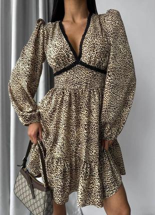 Женское короткое платье с леопардовым принтом1 фото