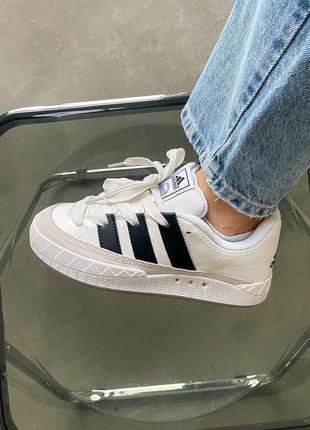 Стильные женские кроссовки adidas adimatic grey one core black белые