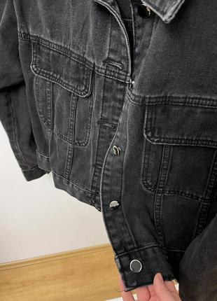 Черная женская джинсовая куртка4 фото