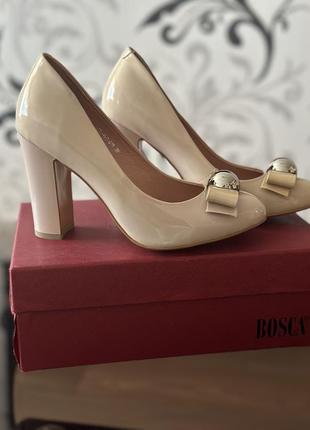 Нові лакові шкіряні туфлі