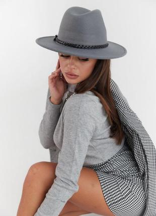 Очень красивая и стильная брендовая кофточка серого цвета большого размера.