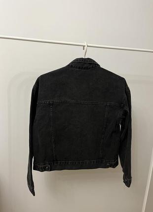 Черная женская джинсовая куртка8 фото