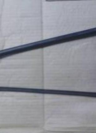 Скло задньої правої лівої двері 331845216 фолькс пассат 86р.в.