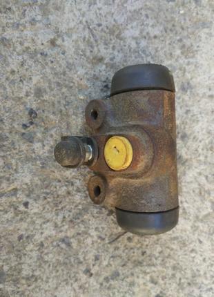 Задній гальмівний циліндр 34211156167 бмв е-30 оригінал