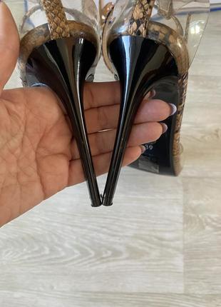 Стильные прозрачные босоножки на каблуках2 фото