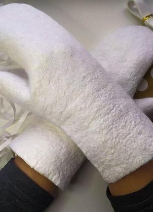 Білосніжні рукавички з вовни1 фото