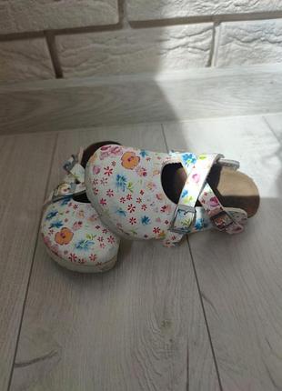 Босоніжки 4