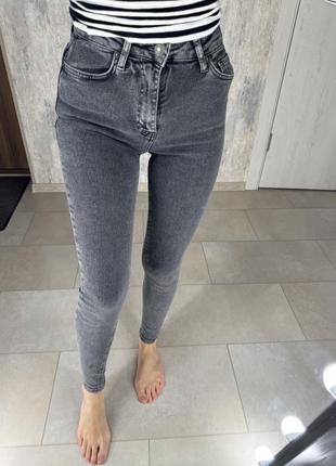 Джинсы новые