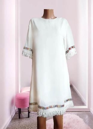 Белое платье вечернее с кисточками с декором asos1 фото