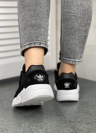 Женские кроссовки adidas originals falcon w black/white3 фото