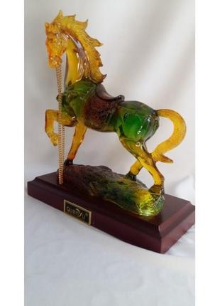 Статуетка дорогоцінна смола коня guanye (юе-фей)7 фото