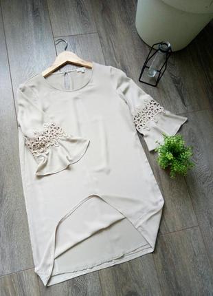 Бежевое нюдовое платье с кружевом и воланом на рукавах туника  прямого свободного кроя6 фото