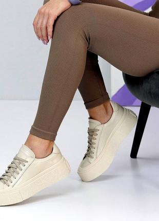 Женские кожаные бежевые кеды на платформе танкетке весенне осенние кроссовки натуральная кожа