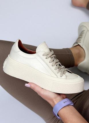 Женские кожаные бежевые кеды на платформе танкетке весенне осенние кроссовки натуральная кожа