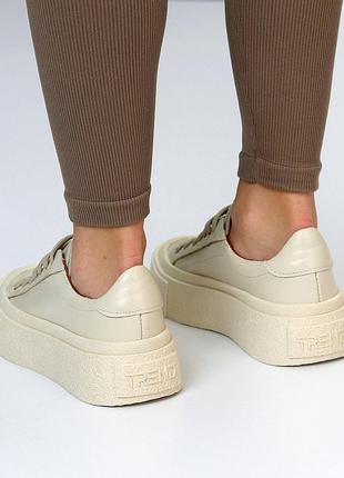 Женские кожаные бежевые кеды на платформе танкетке весенне осенние кроссовки натуральная кожа
