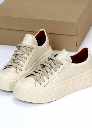 Женские кожаные бежевые кеды на платформе танкетке весенне осенние кроссовки натуральная кожа