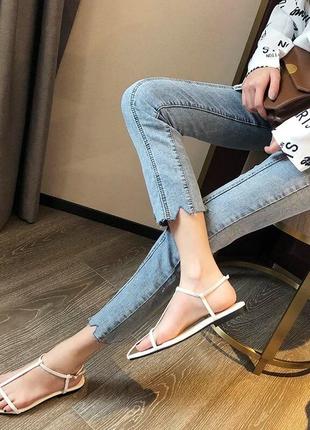 Сандалии белые тренд