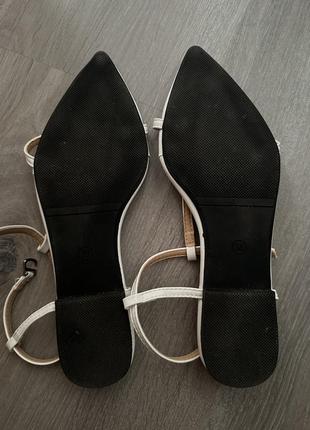 Сандалии белые тренд