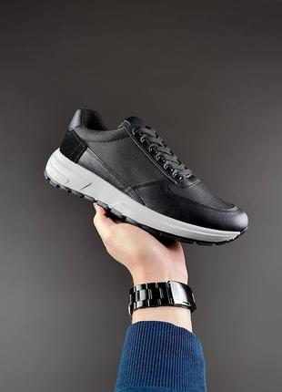Класичні кросівки чорного кольору для стильних чоловіків🖤