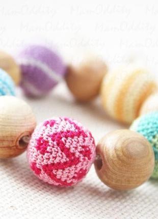 Прорізувач з ялівця та бавовни з візерунками кольорів веселки