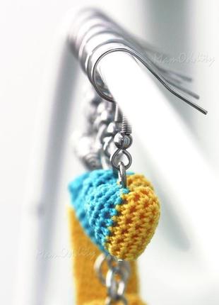 Серьги - желто-голубое сердце крючком4 фото