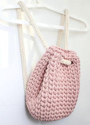 Маленький рюкзак вязаный нежно-розовый «рюкзайчик»4 фото