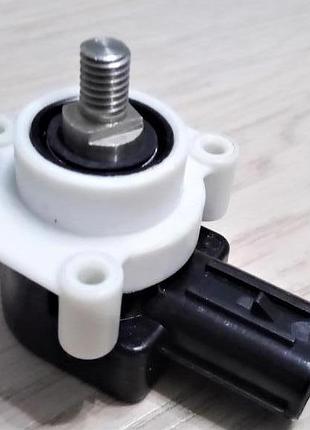 Датчик положення кузова suzuki kizashi задній 3864057l10