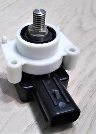 Датчик положення кузова suzuki grand vitara передній 38640-65j00