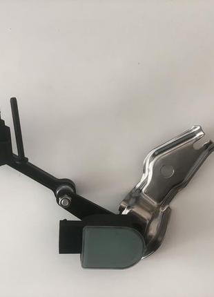 7l0616214c- датчик уровня кузова правый vw touareg, audi q7