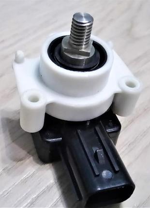 Датчик положення кузова toyota hilux задній 8940871020