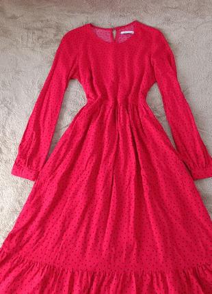 Красивое, женственное  красное платье reserved