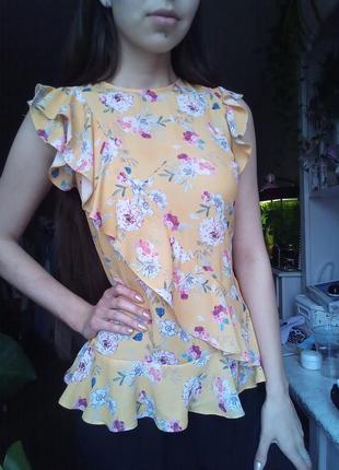 Нарядная блузка в романтическом стиле, блузка в цветочный принт, блузка с рюшами