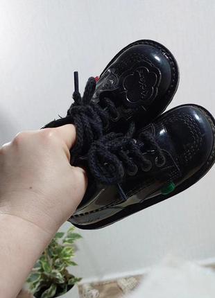 Kickers, крутые лакированные черевички, размер 274 фото