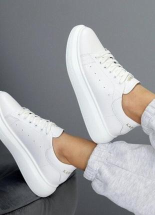 Белые кроссовки из натуральной кожи