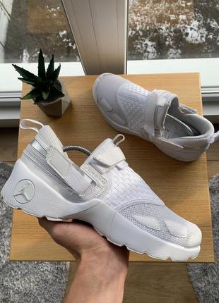 Jordan trunner lx tripple white